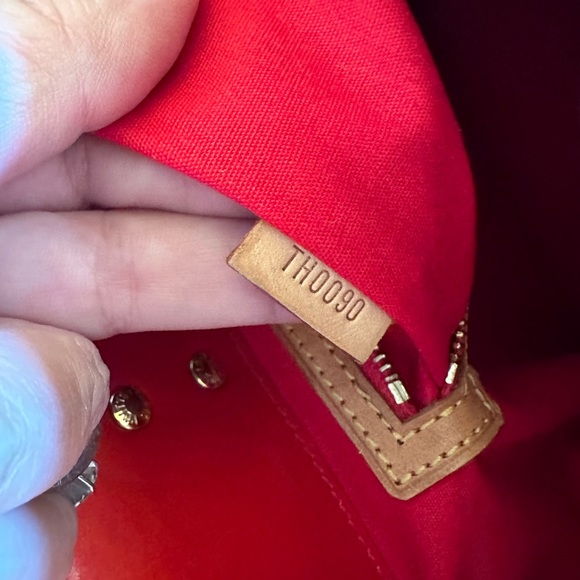 Gorgeous Louis Vuitton Vernis Patent Leather Tote - Picture 11 of 17